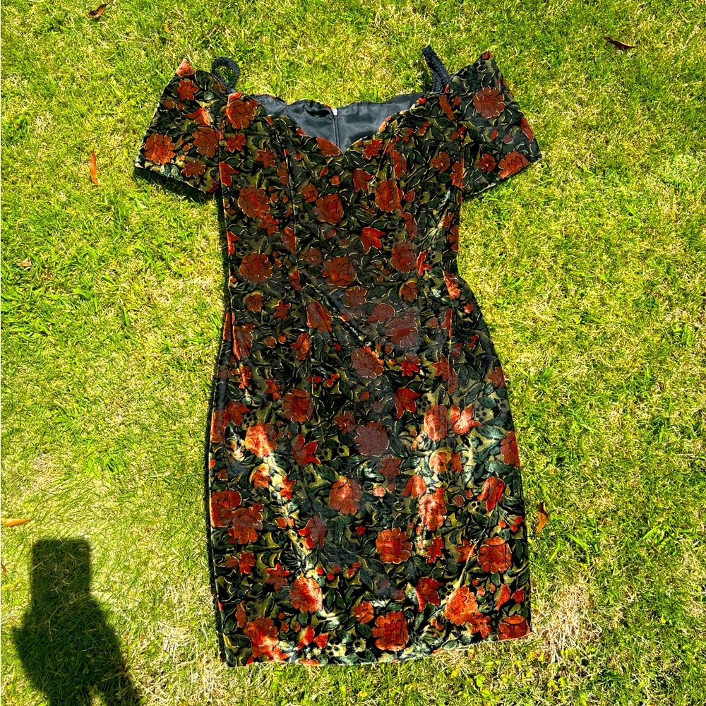 Off the shoulder Vintage dress. Cut #6991